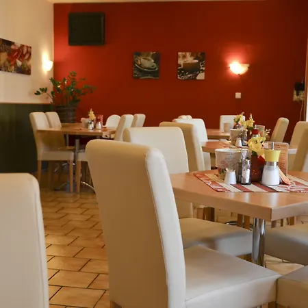 Paradies Hotel 3*